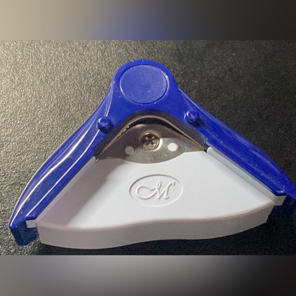 CRAFTING DECORATIVE HOLE PUNCH 4 IN 1 & CREATIVE MEMORIES PAPER CORNER CUTTER - Picture 5 of 9